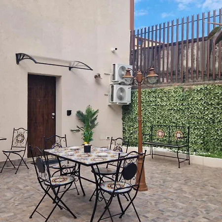 بيت ضيافة Ancient Courts 4*