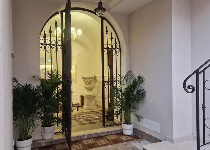 Ancient Courts בית הארחה 3*