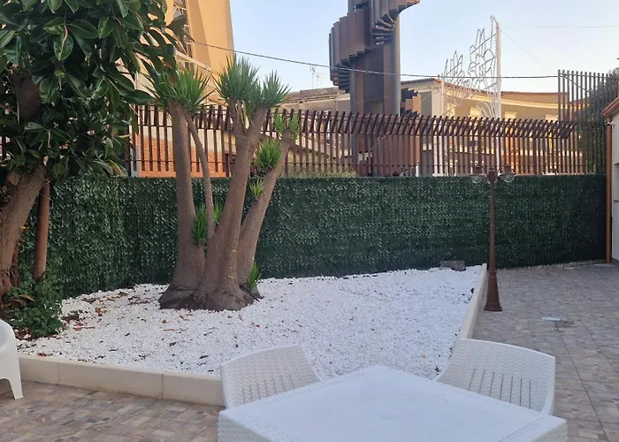 Ancient Courts בית הארחה קטאניה